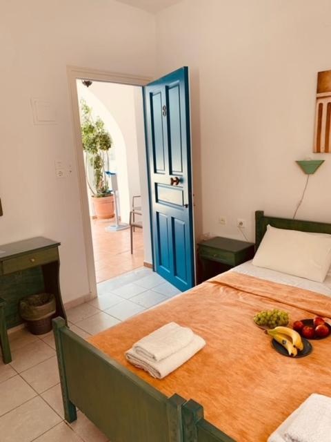 Manousos Rooms Adamantas  Buitenkant foto