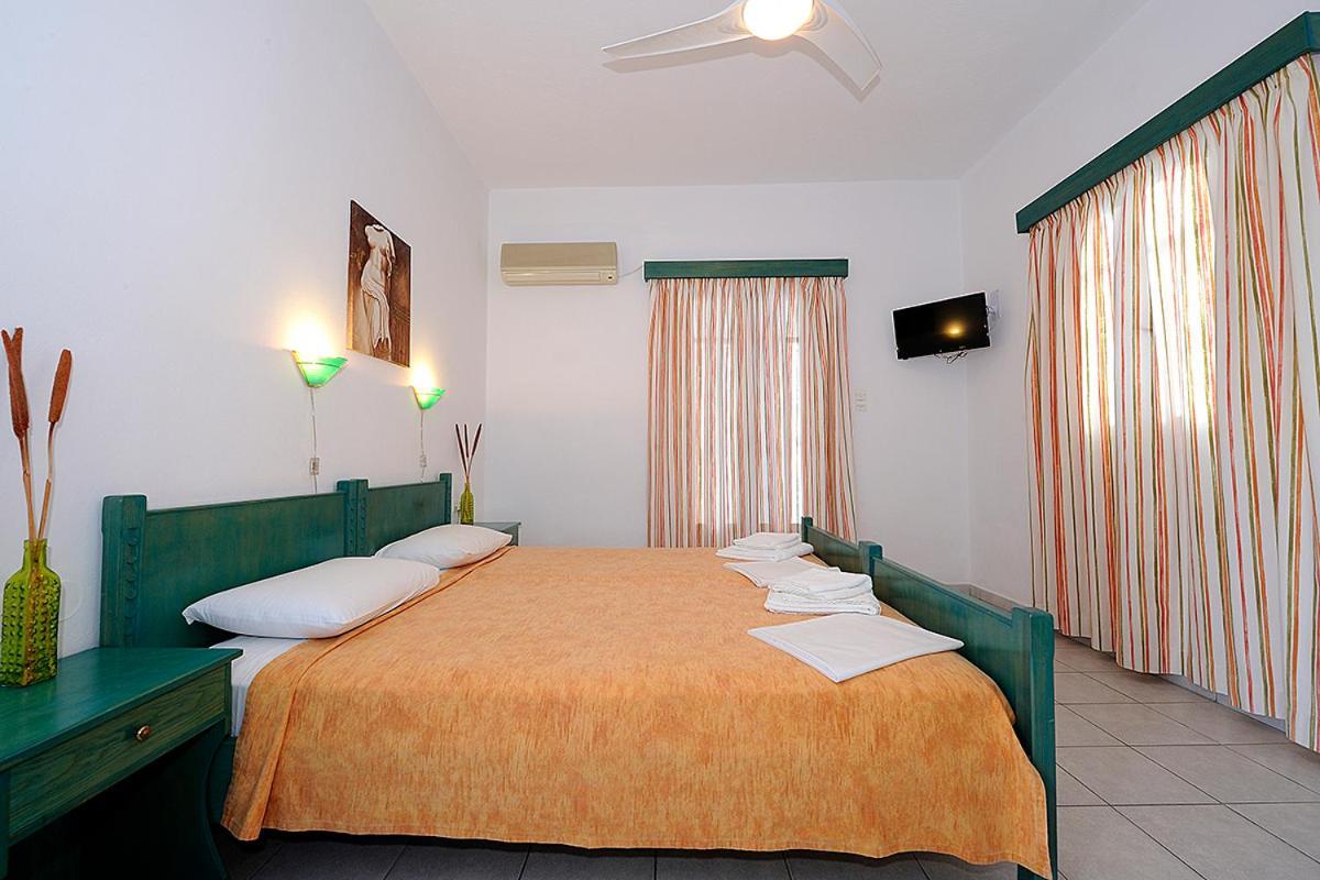 Manousos Rooms Adamantas  Buitenkant foto