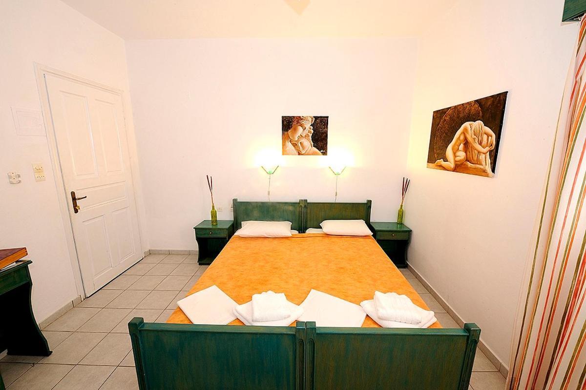 Manousos Rooms Adamantas  Buitenkant foto
