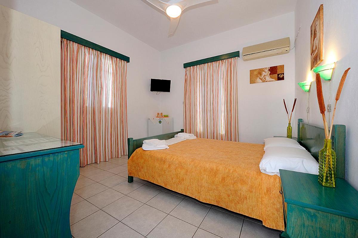 Manousos Rooms Adamantas  Buitenkant foto